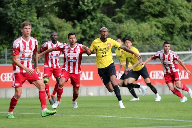 东契奇现场观战皇马篮球比赛